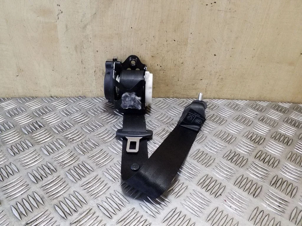 Rear seatbelt 4G8857805