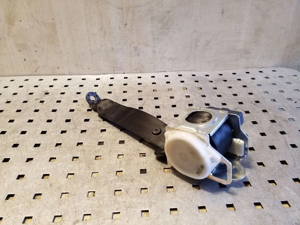 Rear seatbelt A045014
