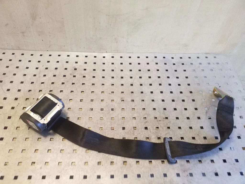 Rear seatbelt 1K68578050