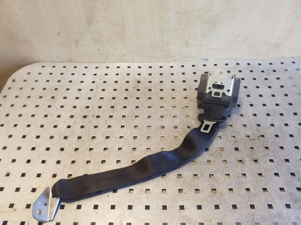 Rear seatbelt 1K6857806N