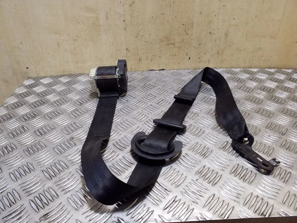 Tagumine turvavöö 1T0857806B