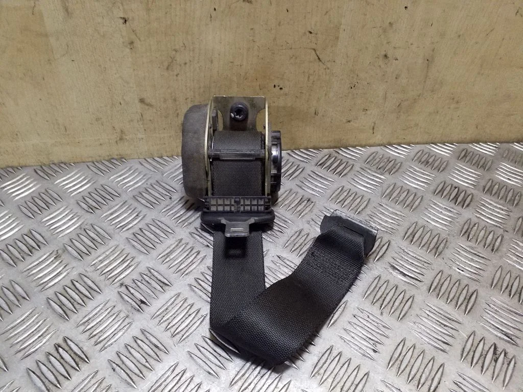 Rear seatbelt 98ABA611B68EA
