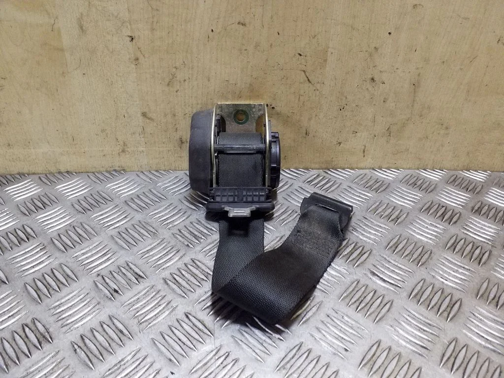 Rear seatbelt 98ABA611B68EA