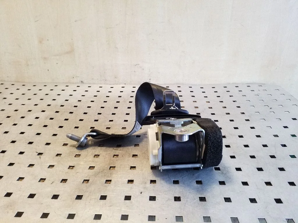 Rear seatbelt – Volkswagen Scirocco (2008-2016)