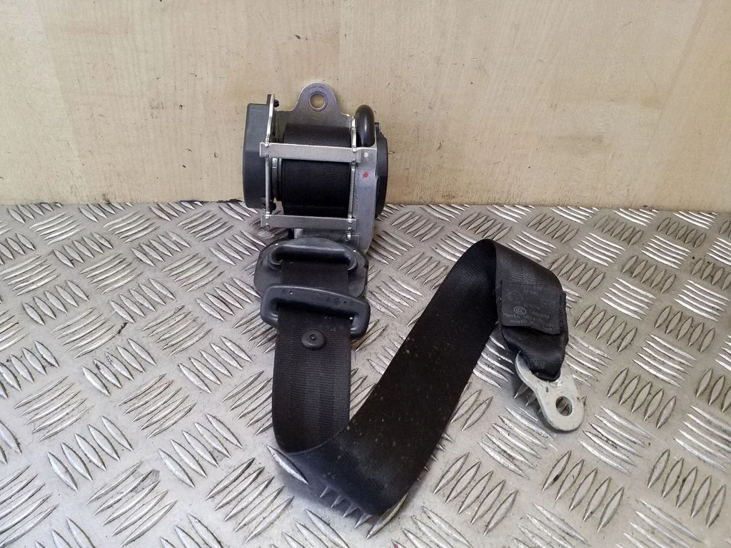 Rear seatbelt 7L6857806