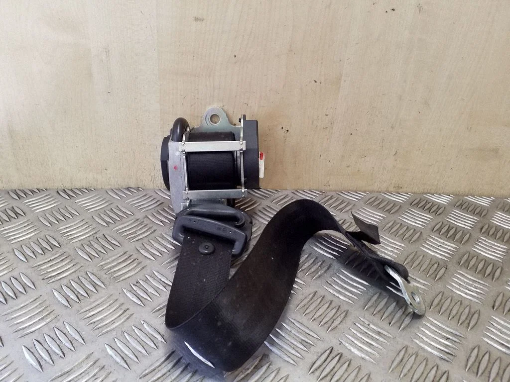 Rear seatbelt 7L6857805
