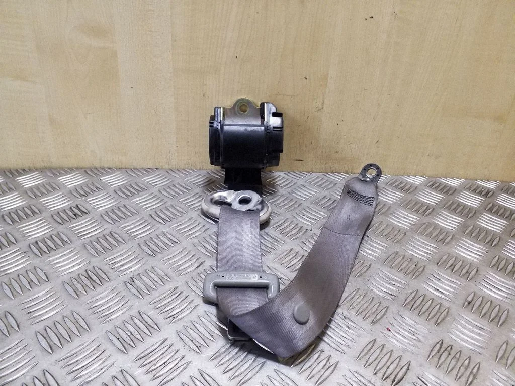 Rear seatbelt 1J6857805B