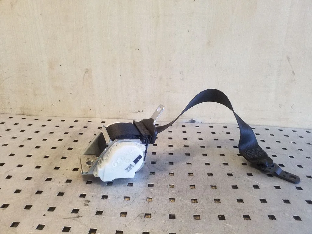 Rear seatbelt 33054574D