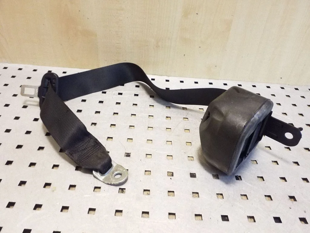 Rear seatbelt – Toyota Auris E180 (2012-2018)
