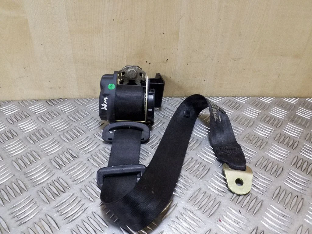 Rear seatbelt 16398D