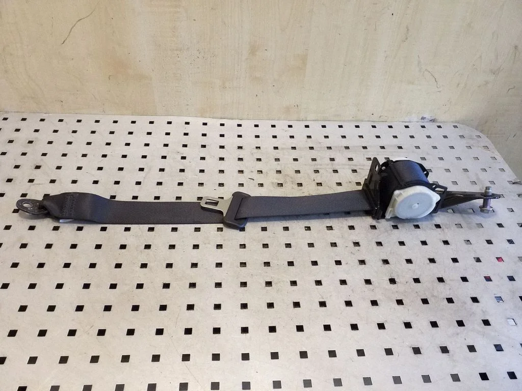 Rear seatbelt – Honda Accord (2008-2016)