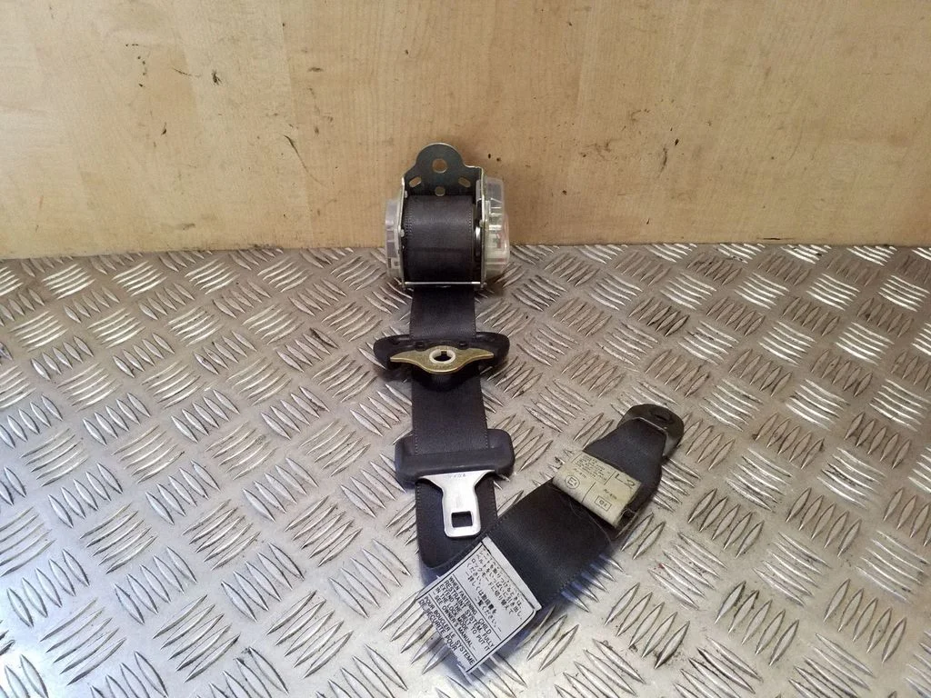 Rear seatbelt 7H8520