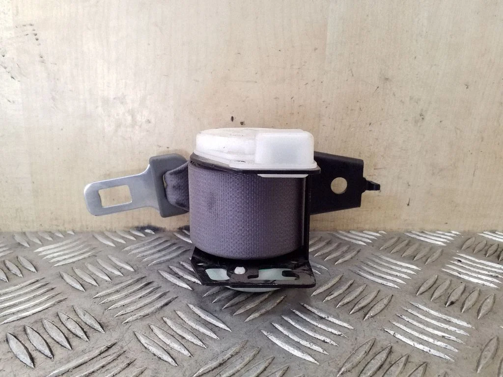 Rear seatbelt C7021G0634