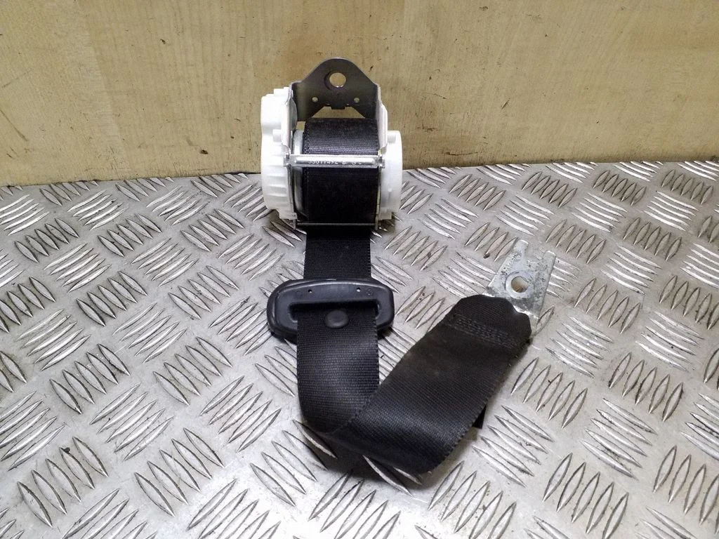 Rear seatbelt – Land Rover Freelander 2 - LR2 (2007-2016)