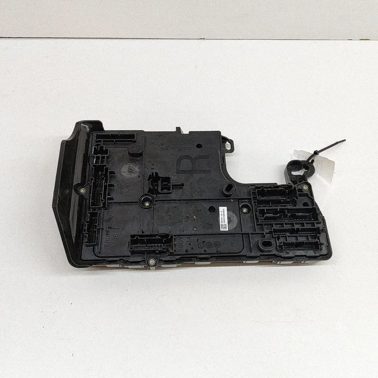 Virsbūves modulis – Tesla Model Y (2020-)