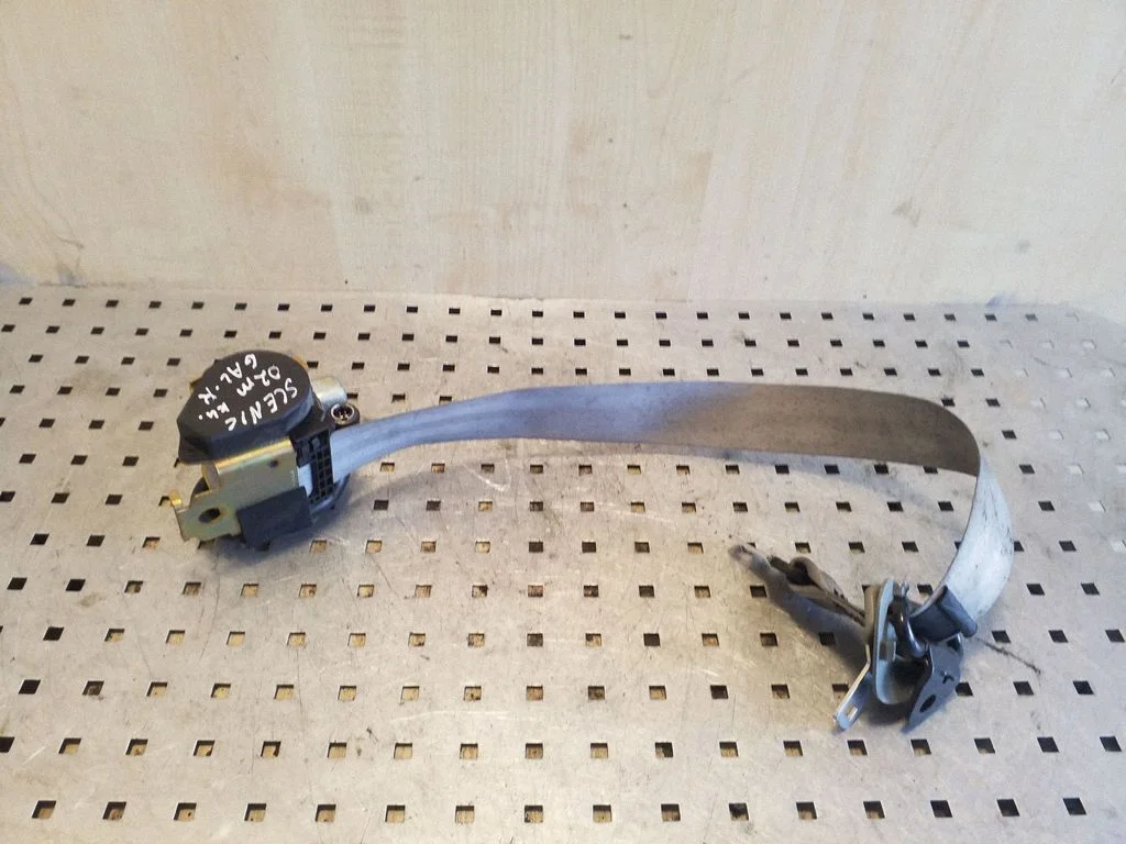 Rear seatbelt – right