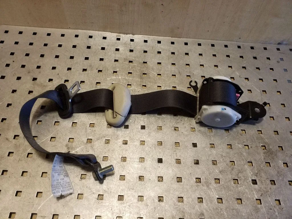 Tagumine turvavöö TKAH0ES147