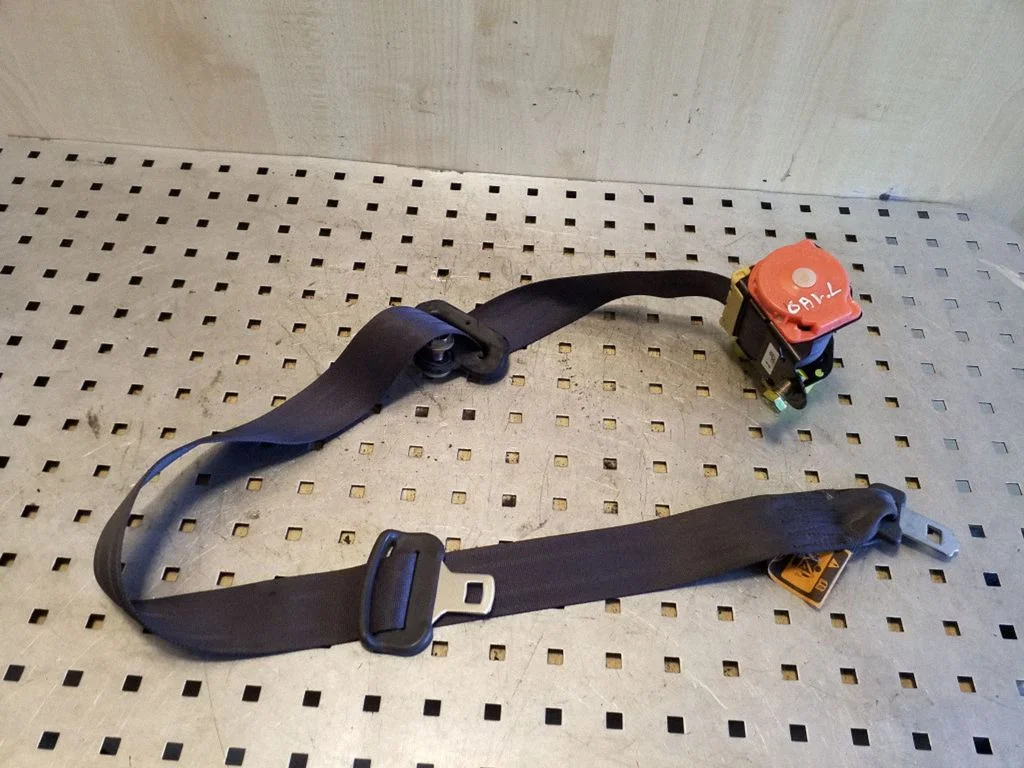 Aizmugurējā drošības josta T89244T