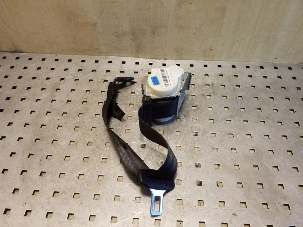 Rear seatbelt 5J6857448A