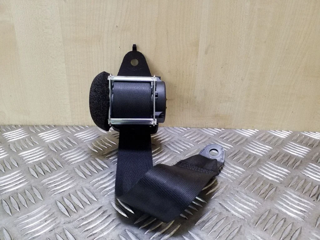 Rear seatbelt 7336005180