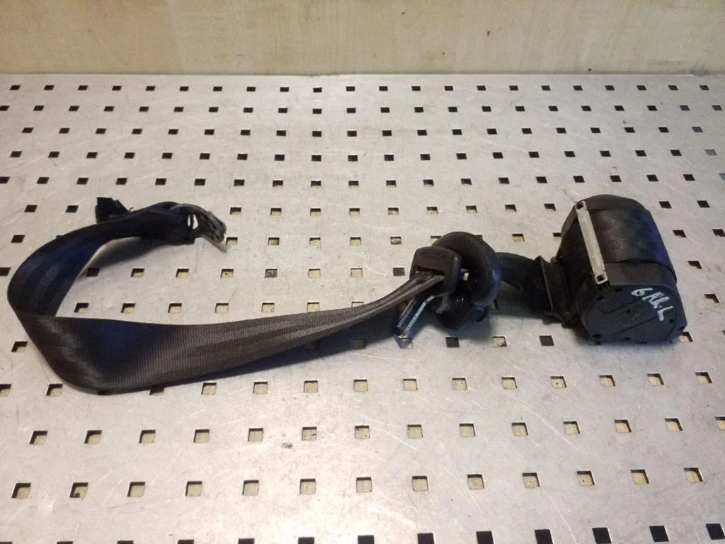 Rear seatbelt 1U9857447B