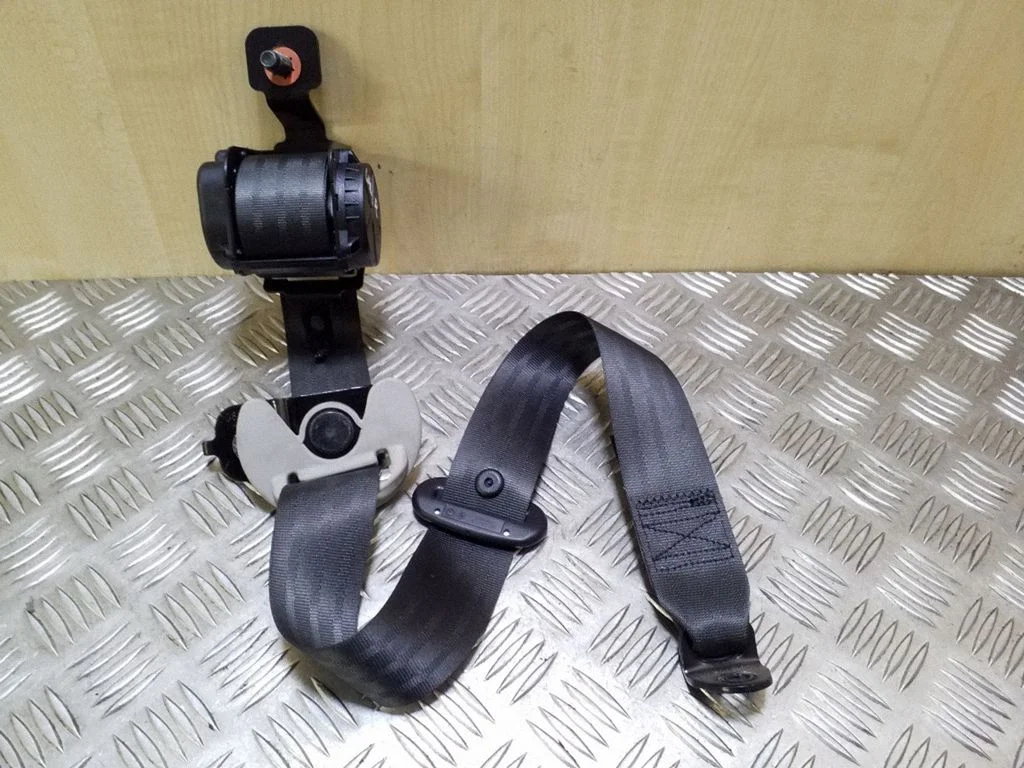 Tagumine turvavöö 898203U200ED