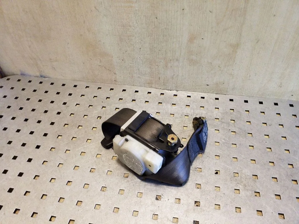 Tagumine turvavöö 8E5857805E