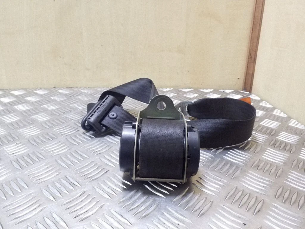 Aizmugurējā drošības josta 601705100