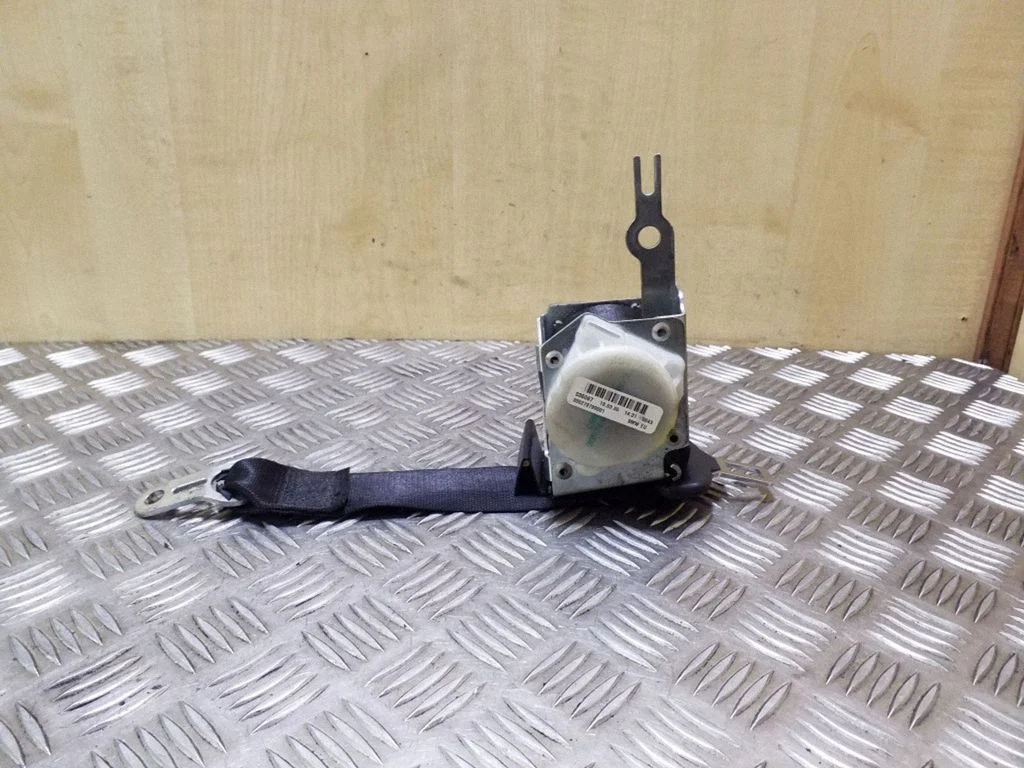 Tagumine turvavöö 305279799001