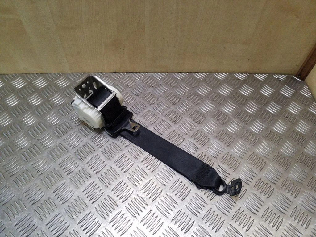 Aizmugurējā drošības josta 34074772A
