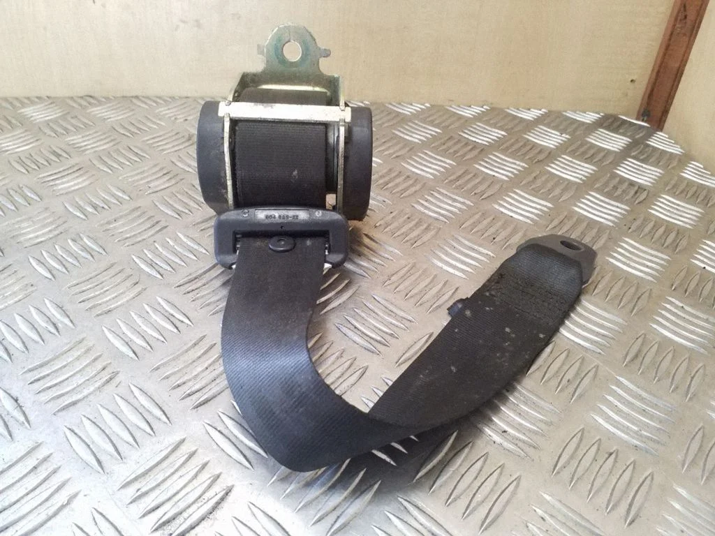 Tagumine turvavöö D506452