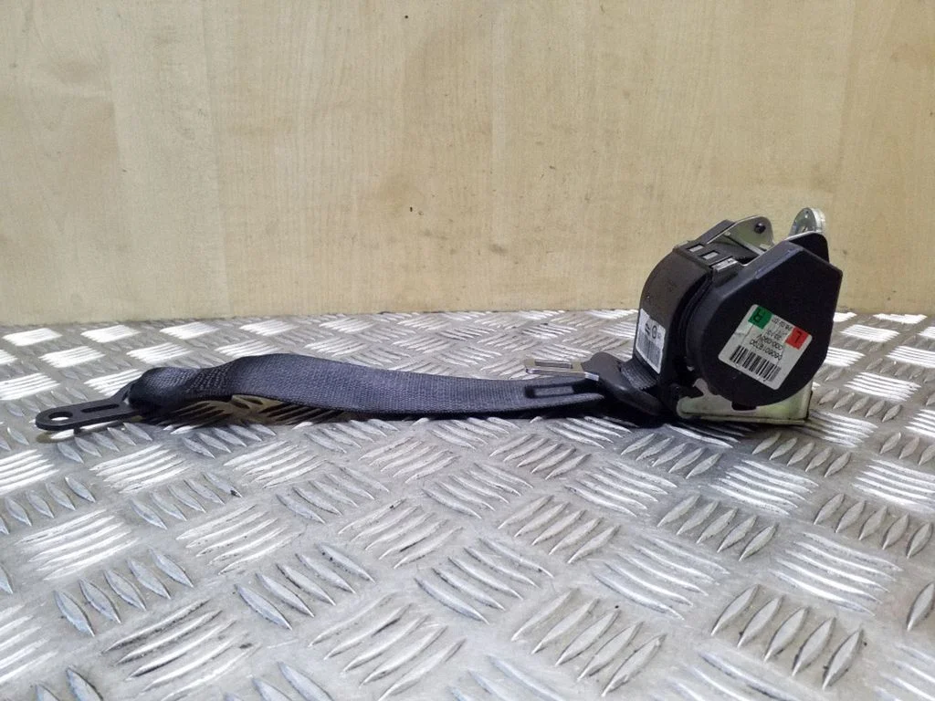 Aizmugurējā drošības josta 060619700