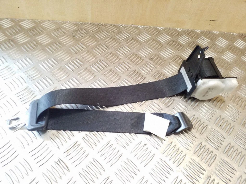 Rear seatbelt C7101910 – Mazda 3 II (2009-2013)