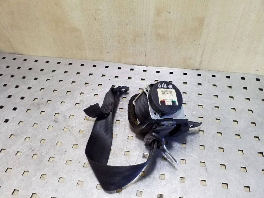 Rear seatbelt – Toyota Avensis T270 (2009-2012)
