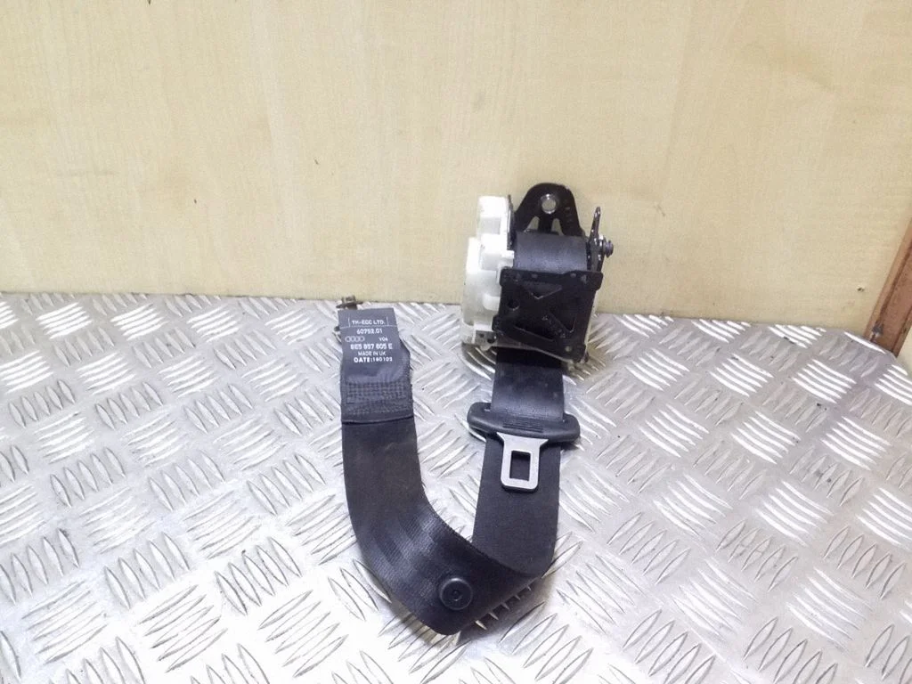 Rear seatbelt 8E5857805E