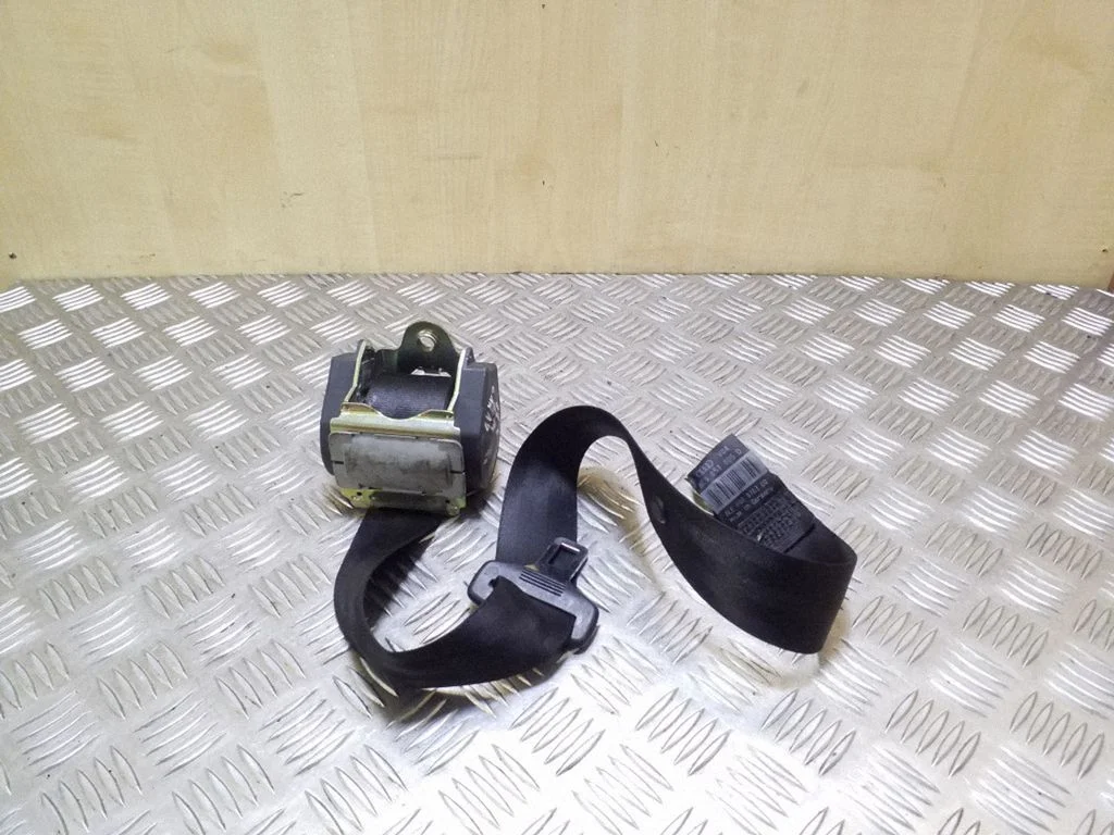 Rear seatbelt 8E5857805D