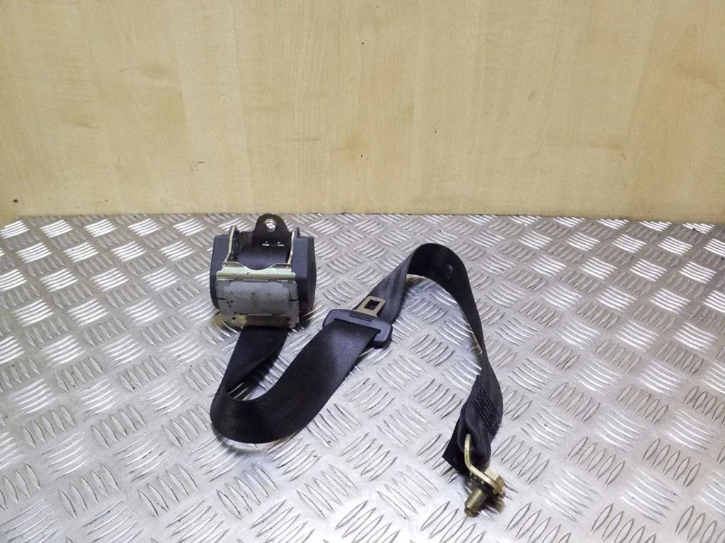 Rear seatbelt 8E5857805D