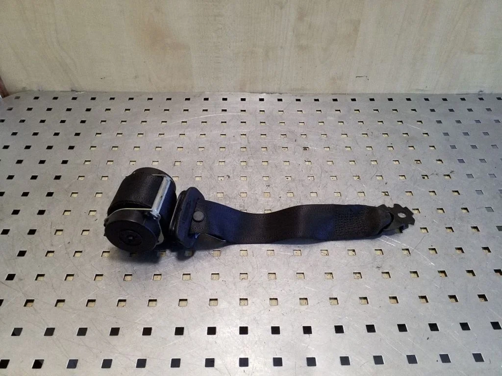 Rear seatbelt 13243067