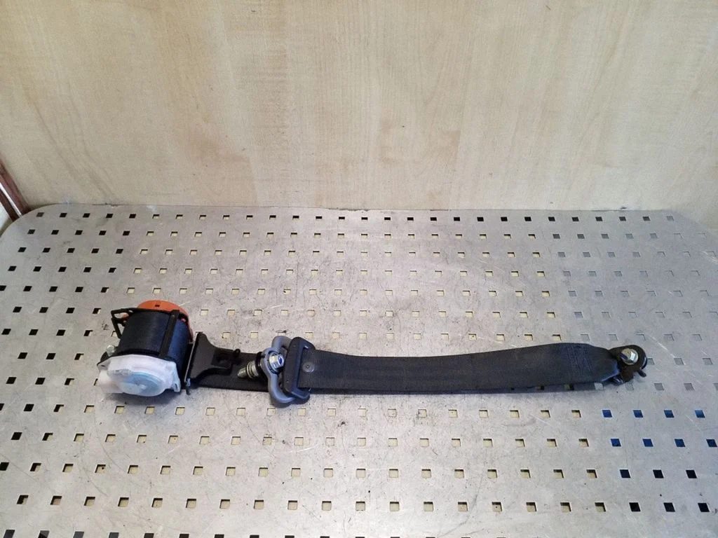Rear seatbelt TEAB0EJ010