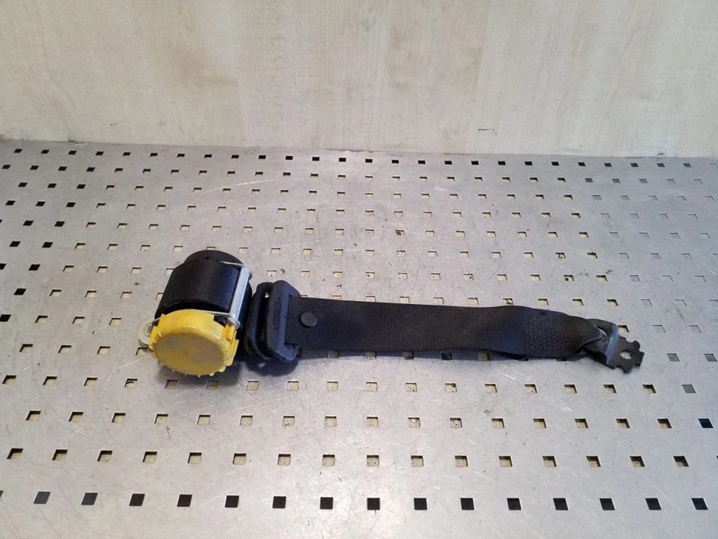 Rear seatbelt 93335121