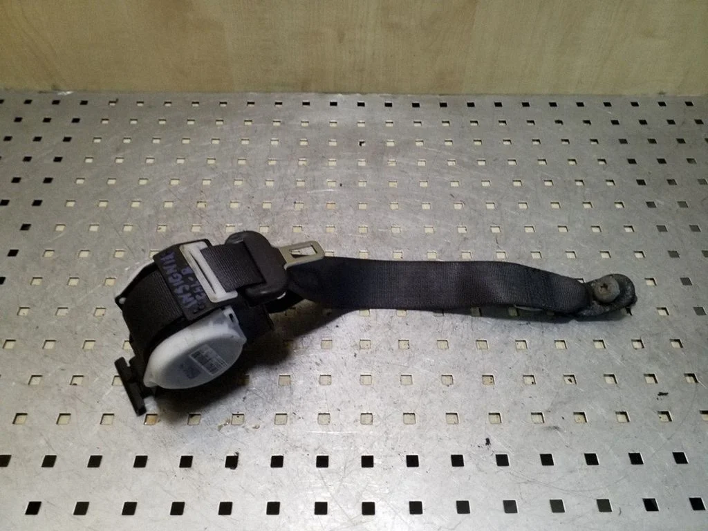 Rear seatbelt 13288436