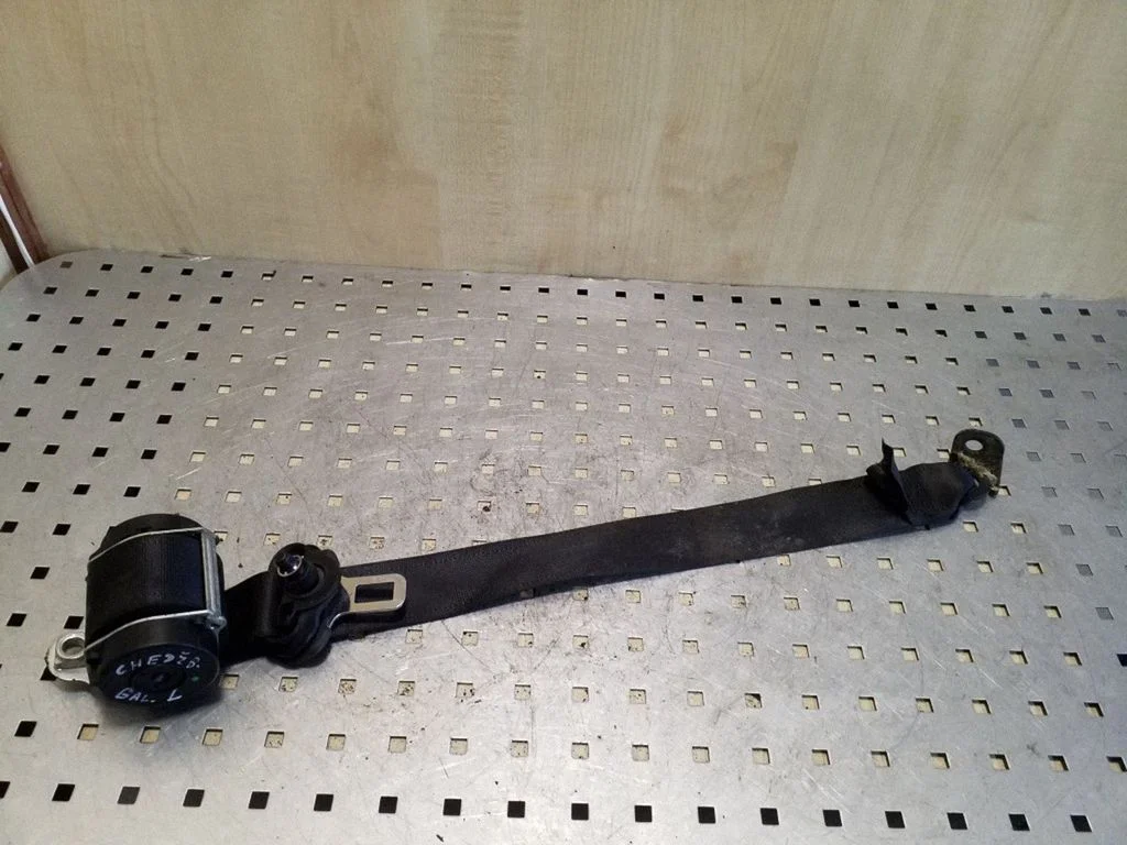 Rear seatbelt 13128010