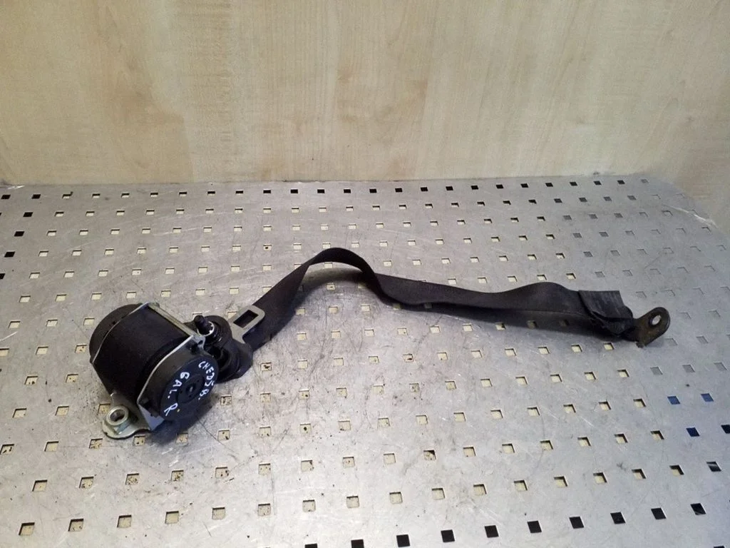 Rear seatbelt 13128011