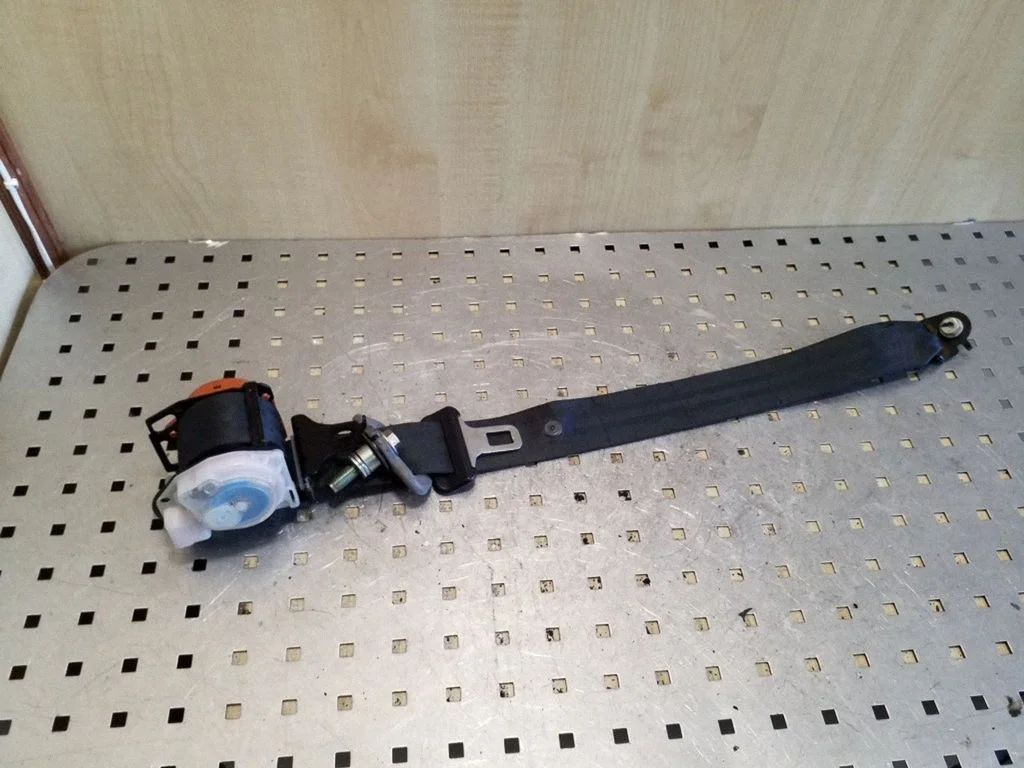 Tagumine turvavöö TEAB0EJ010