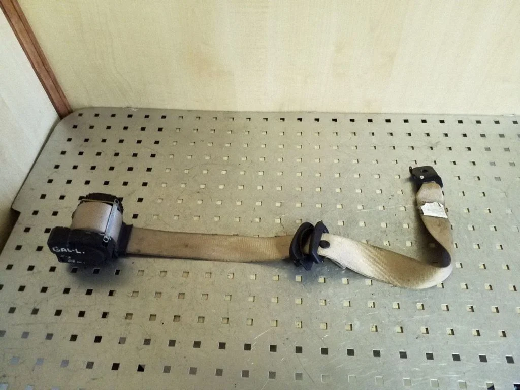 Rear seatbelt 33000341E