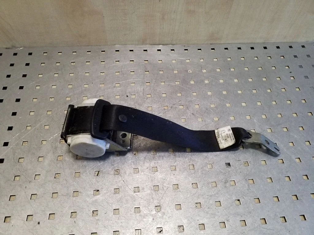 Aizmugurējā drošības josta 33061260B