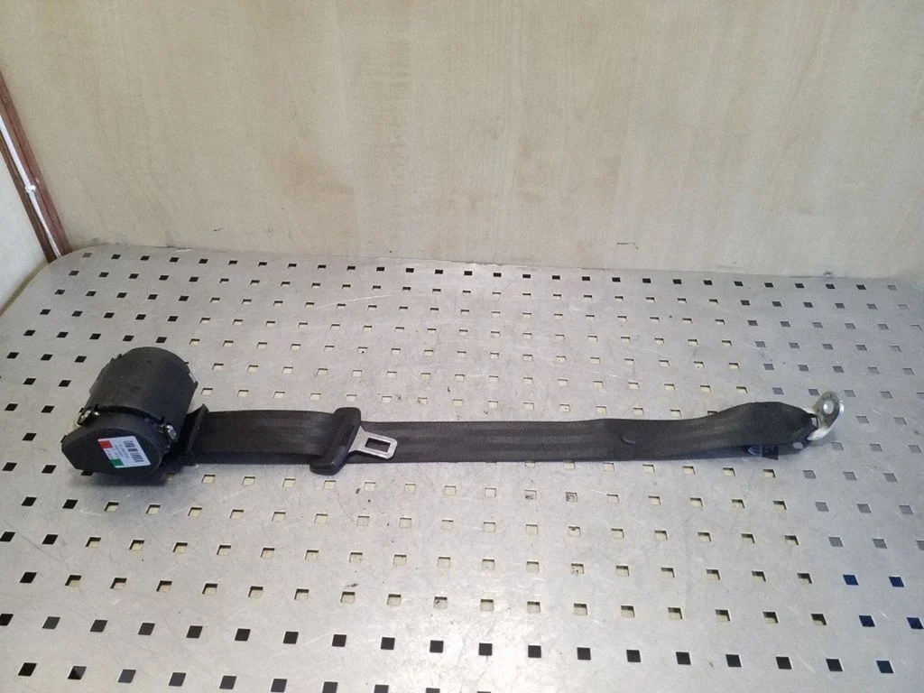 Aizmugurējā drošības josta 8K0857805K
