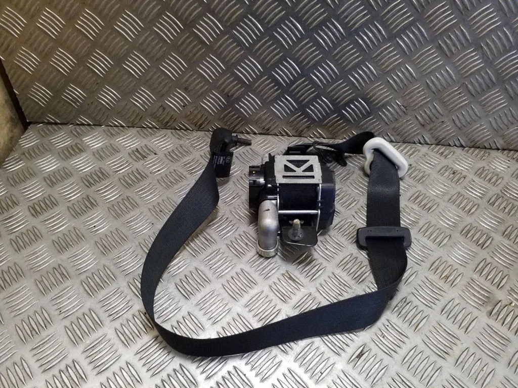 Front seatbelt EM2BR61294AH