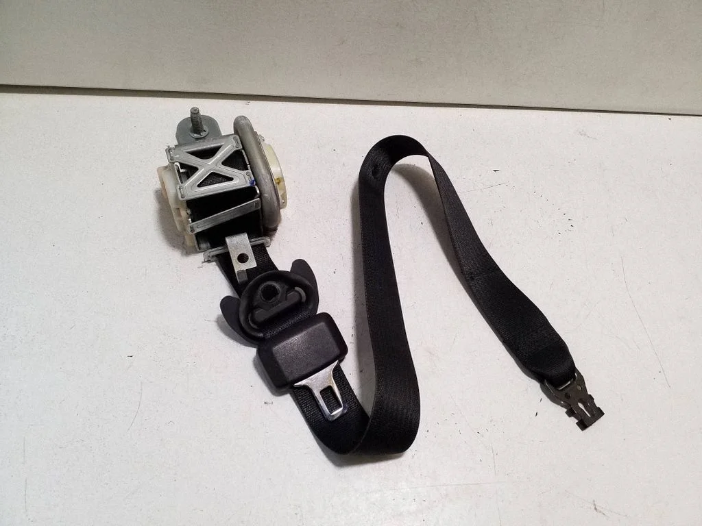 Front seatbelt – Tesla Model S (2012-)