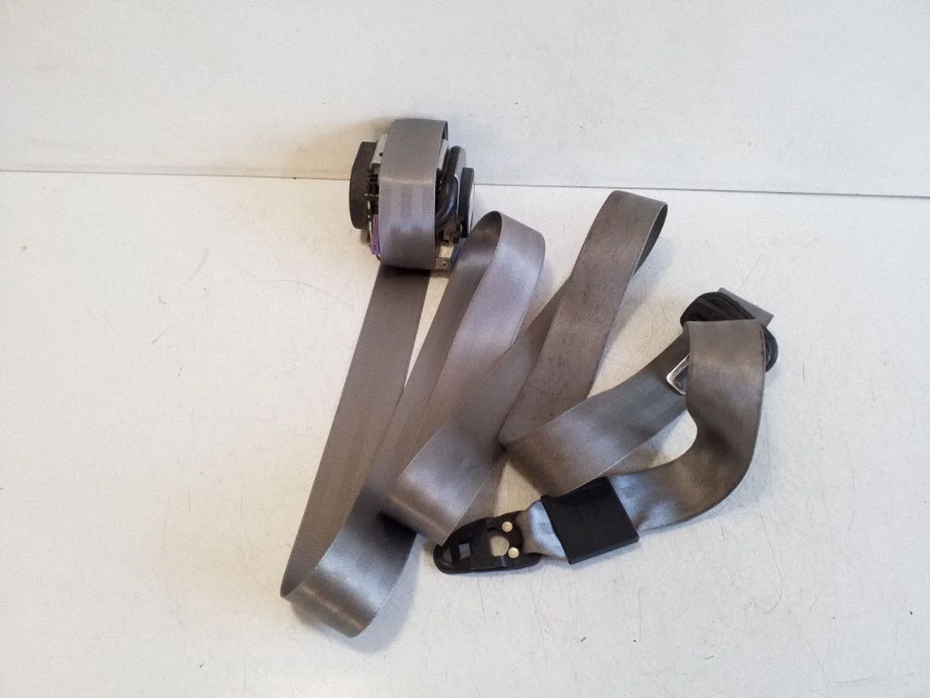 Front seatbelt 4F0857706